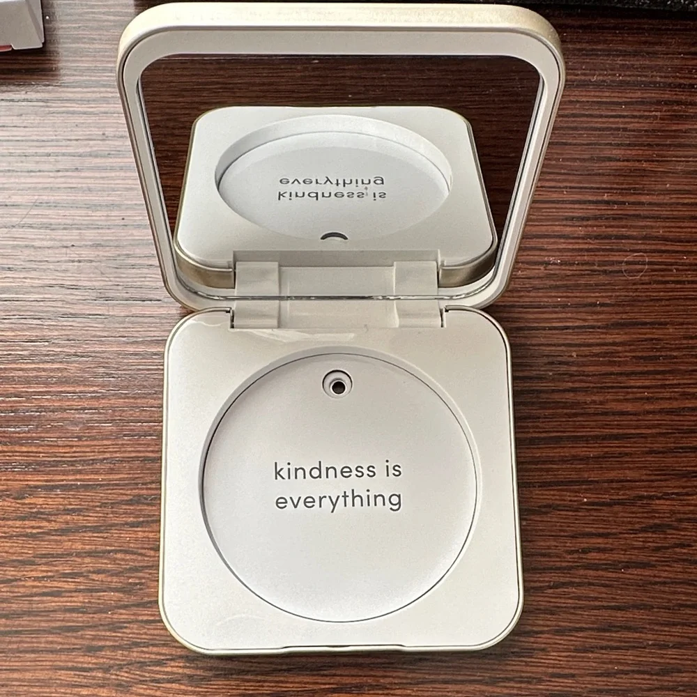 Jane Iredale White Refillable Compact - Picture 3 of 5
